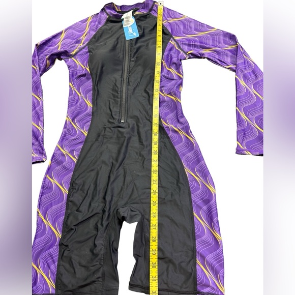 Halcurt Womens Boyleg One Piece
Rashguard surf Swimsuit UPF50 Front ZipSurf NWT - Picture 10 of 10